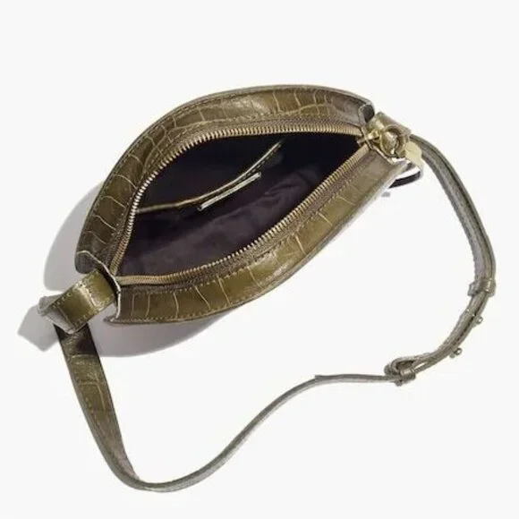 Madewell The Simple Circle Crossbody Croc Embossed Leather Edition in Asparagus - Picture 4 of 10